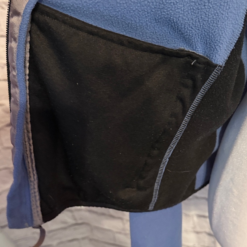 The North Face Women's Blue Fleece Zip Up Medium Jacket with Black Trim - Picture 9 of 12